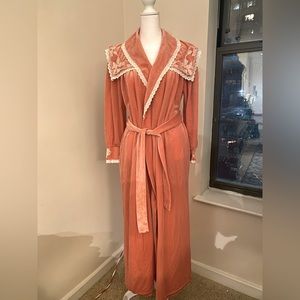 Vintage Gilligan O’Malley Dusty Rose Velour Robe with Lace and Embroidery